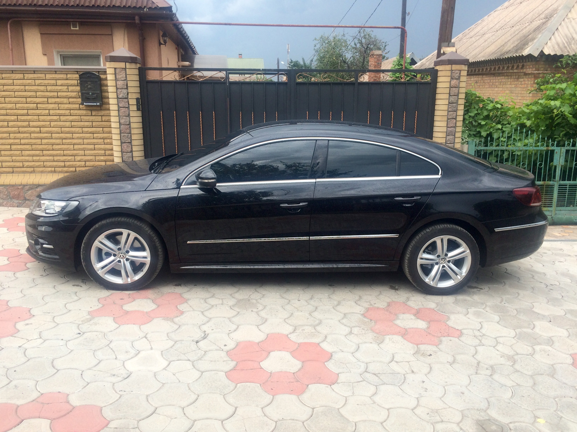 Volkswagen passat b7 антихром. Passat b7 универсал тонировка 50%. Пассат r17 b6. Фольксваген пассат б6 черный тонированный. Фольксваген пассат б6 тонированный.