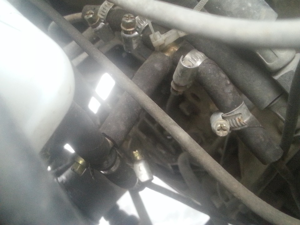 Вывод сапунов под капот — Lada 4x4 3D, 1,7 л, 2005 года | своими руками ...