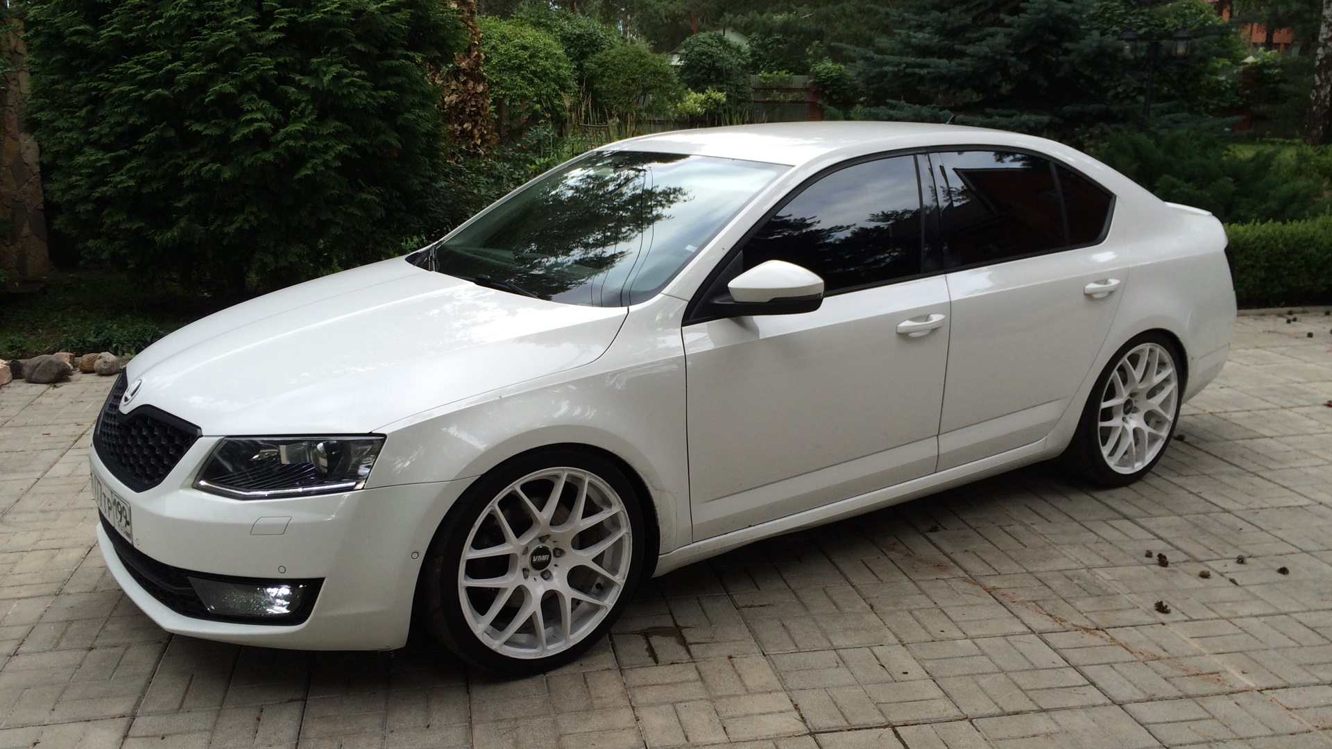 Skoda Octavia a7 белая