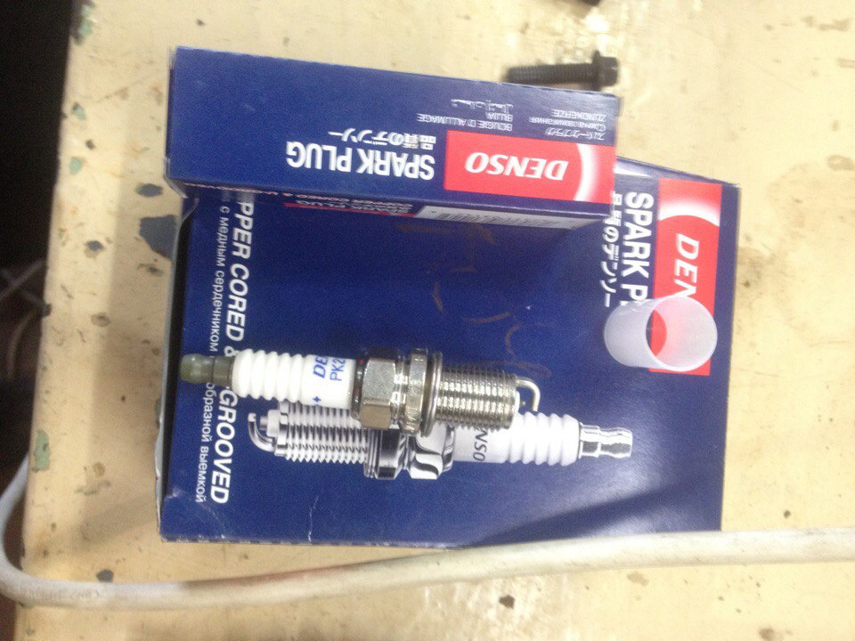 Замена свечей зажигания — Land Rover Freelander (L314), 2,5 л, 2001 ...