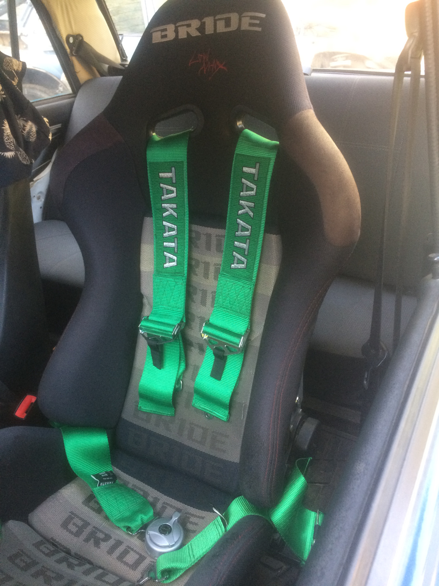 Takata semi- universal 15-36 кг audi автокресло. тренд таката. Takata belts замок. 4т ремни takata красные. 4т ремни takata.