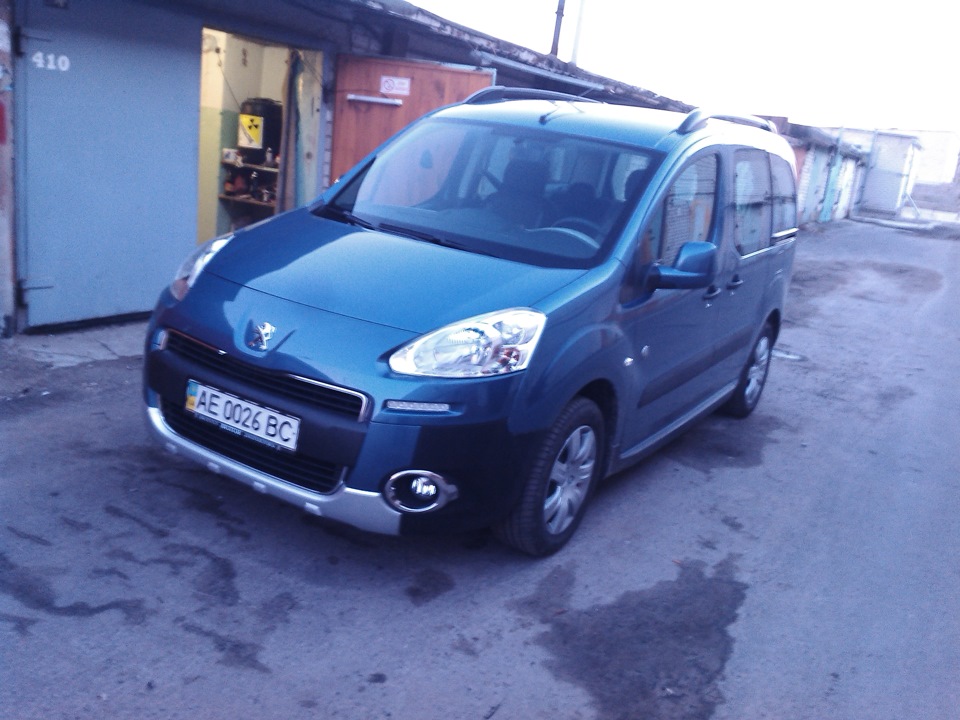 Пежо партнер 1.6. Partner Tepee 2013. Peugeot partner Tepee 2013. Peugeot partner 1.6 2013. Пежо партнер 12 года.