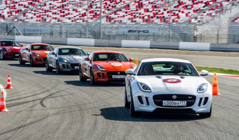 Трек ягуар. Aston martin and mclaren and porsche. Jaguar xe sv project 7. Трековый ягуар. Трек ягуар.
