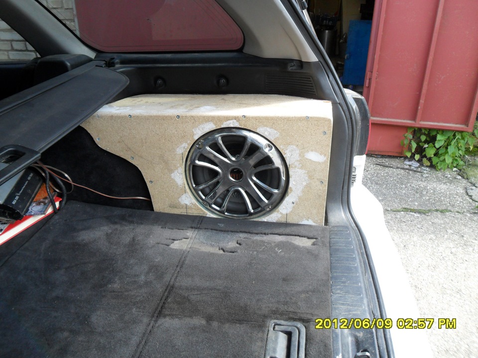 встроенный саб №3 — Mitsubishi Legnum, 1,8 л, 2006 года | автозвук | DRIVE2