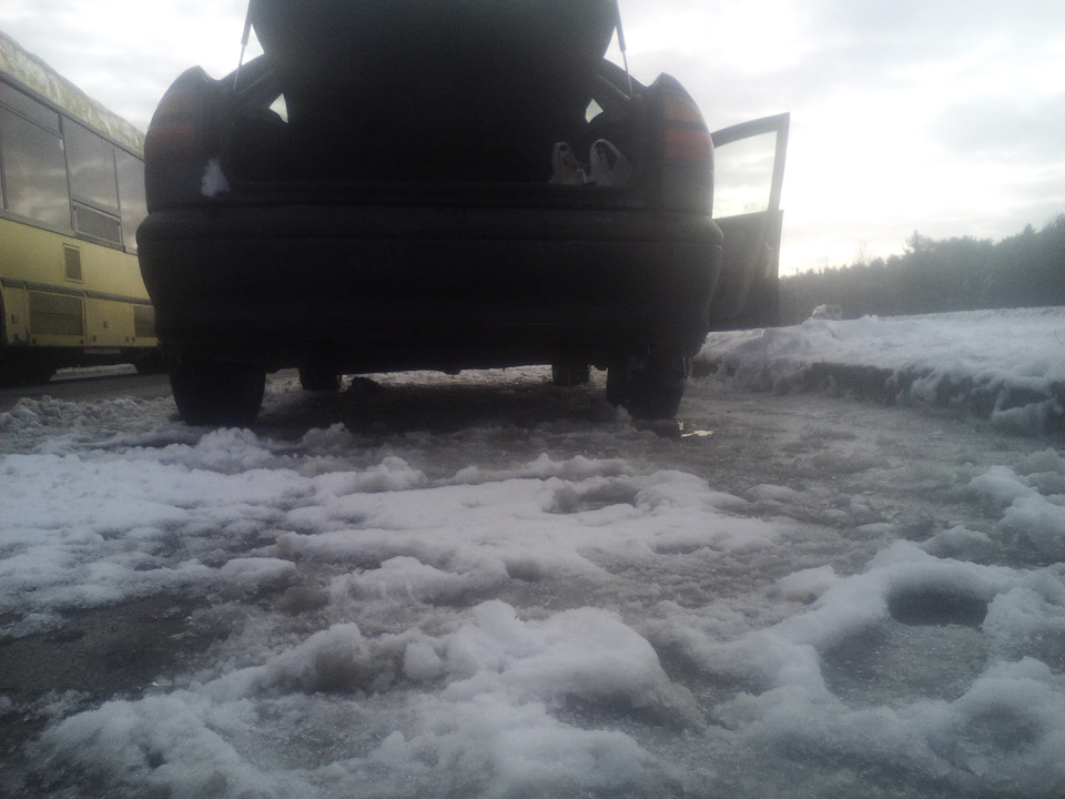 Влетел в бордюр на своей ляльке… — Renault Laguna I, 2 л., 1999 года ...