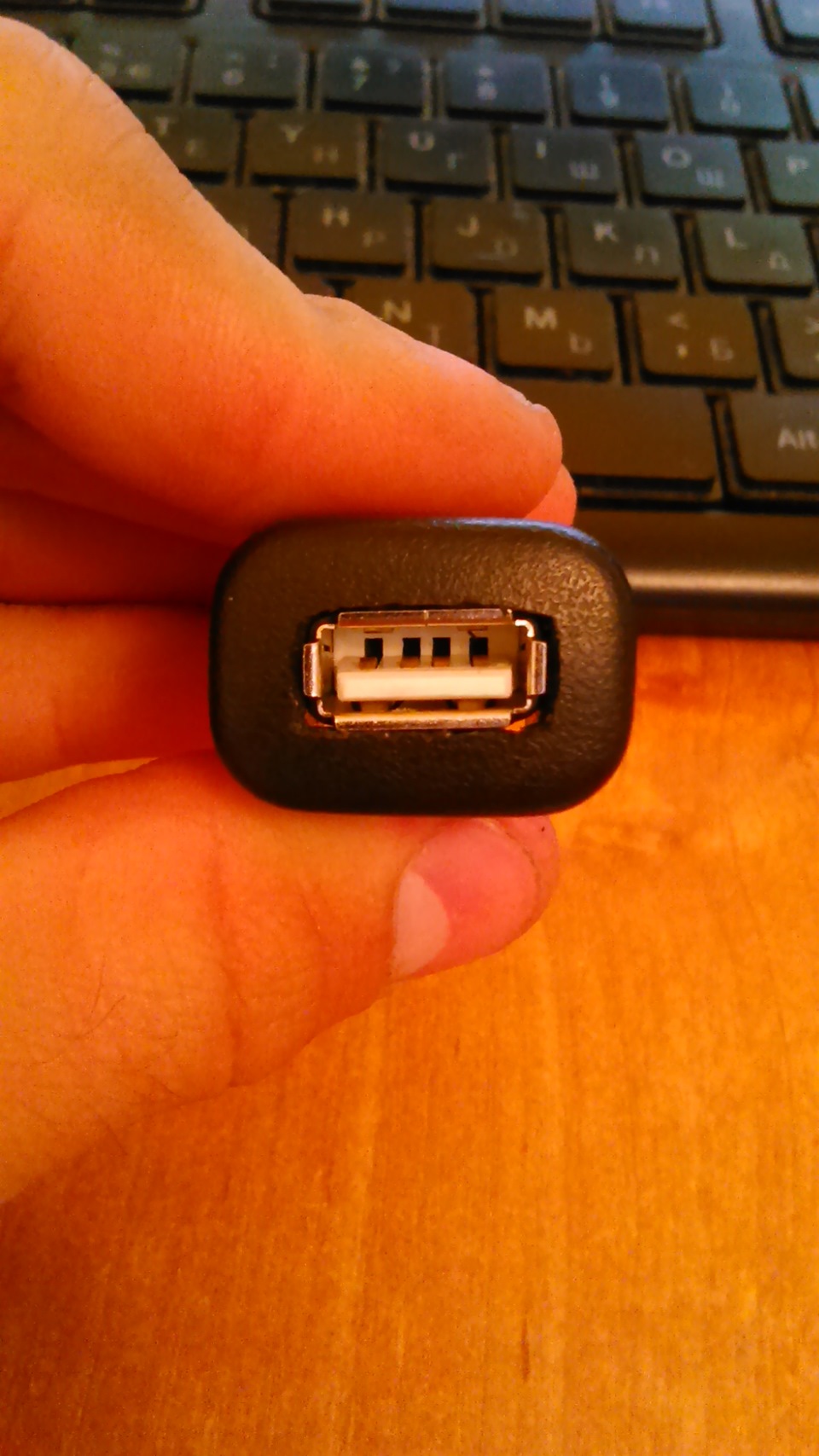 Usb зарядка в панель авто