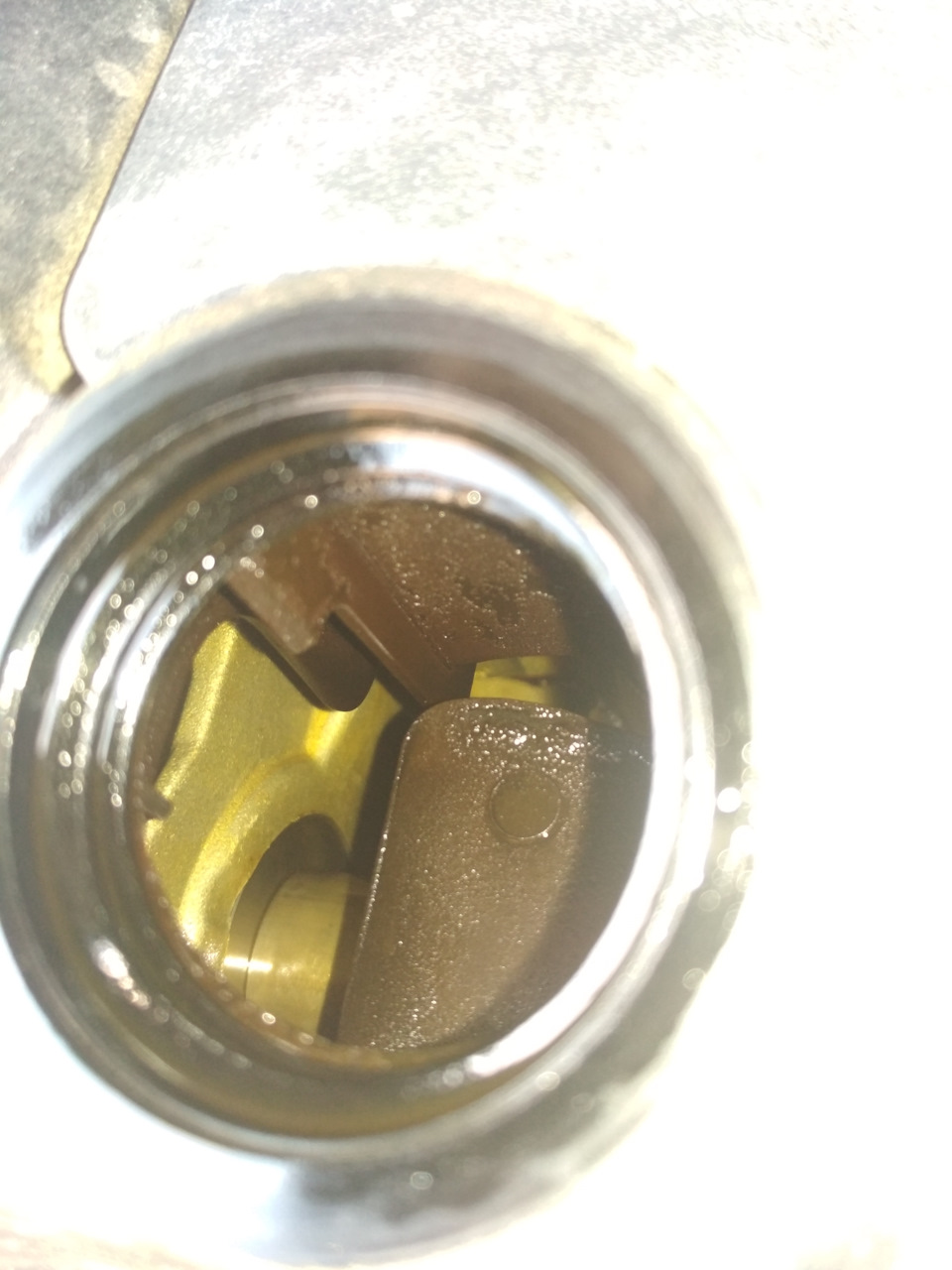 Отложения под клапанной крышкой — Hyundai Solaris, 1,6 л, 2014 года ...