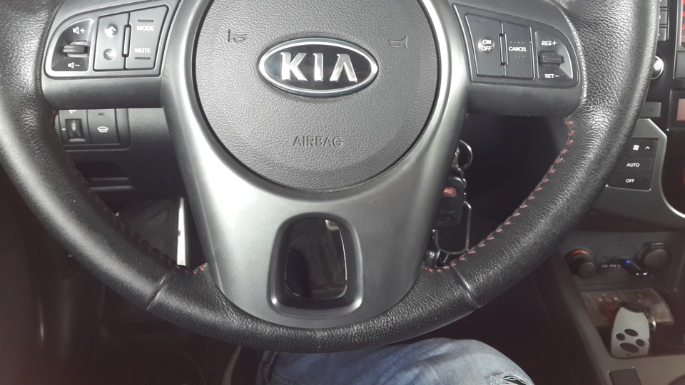 Руль в коже - KIA Cerato (2G), 1,6 л, 2012 года стайлинг DRIVE2