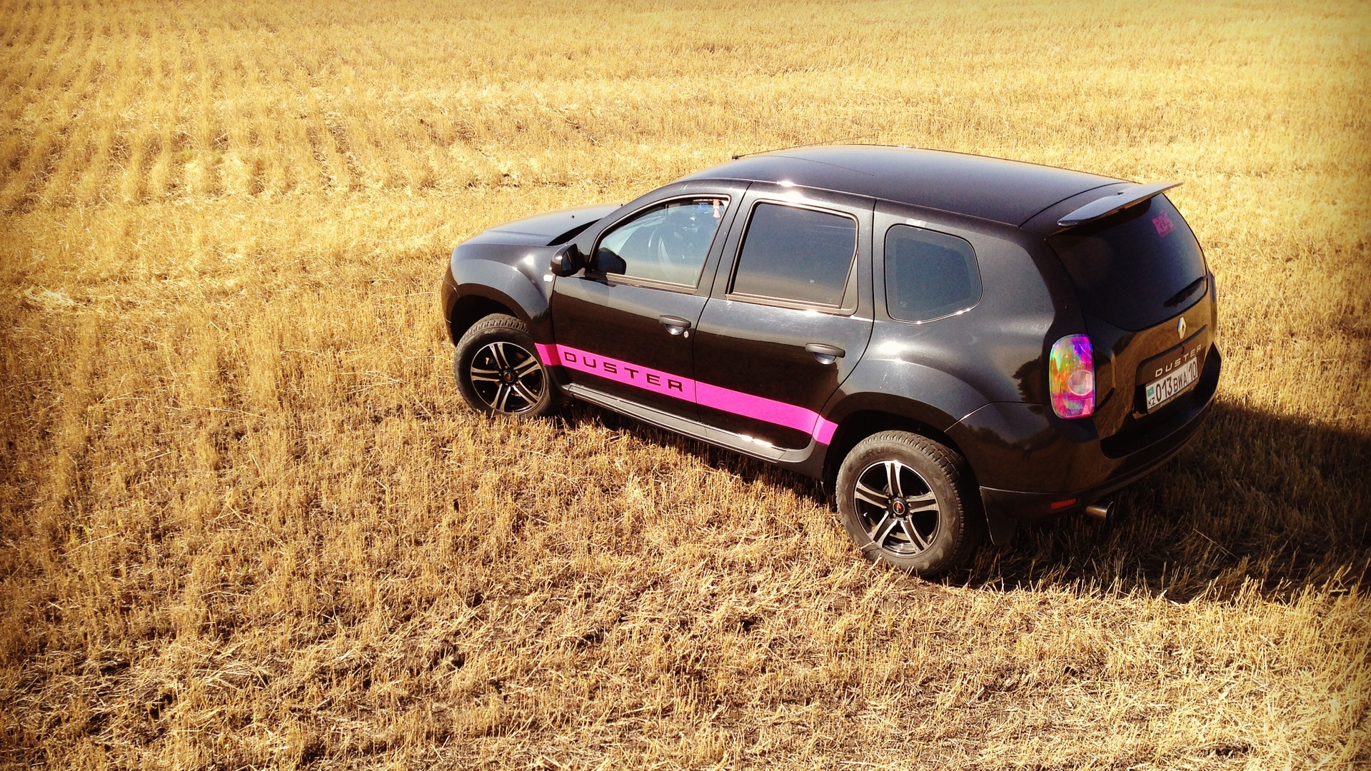 Рено дастер 13 года. Машина рено дастер бордовый. Рено дастер модели по годам. Рено дастер 2013 года. Бежевый дастер 2012г.