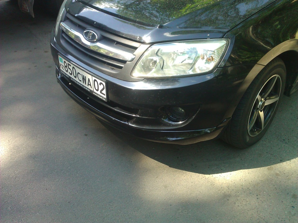 Накладка переднего бампера — Lada Гранта (1G), 1,6 л, 2012 года ...