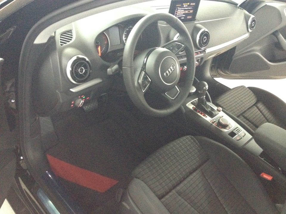 Новые коврики и поддон в багажник — Audi A3 Sedan (8V), 1,4 л, 2014 ...