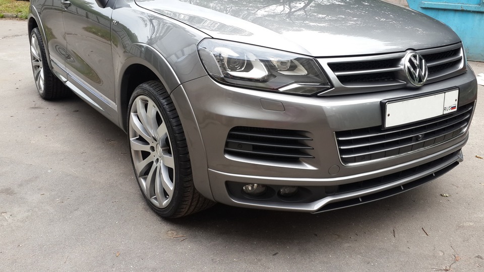 Туарег 3 6. Touareg NF R-line сплиттер. Решетка r-line VW Touareg. Сплиттер на Volkswagen Touareg 2008.