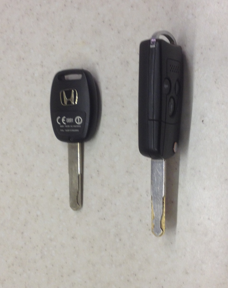 Ключ honda accord 7 drive. Брелок хонда аккорд 7. Ключ от хонда аккорд 7. Хонда аккорд 2005 ключ. Как открыть хонду аккорд ключом.