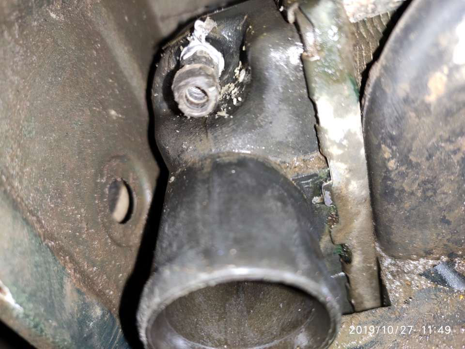 Расскажем подробно: Обломился штуцер на радиаторе что делать