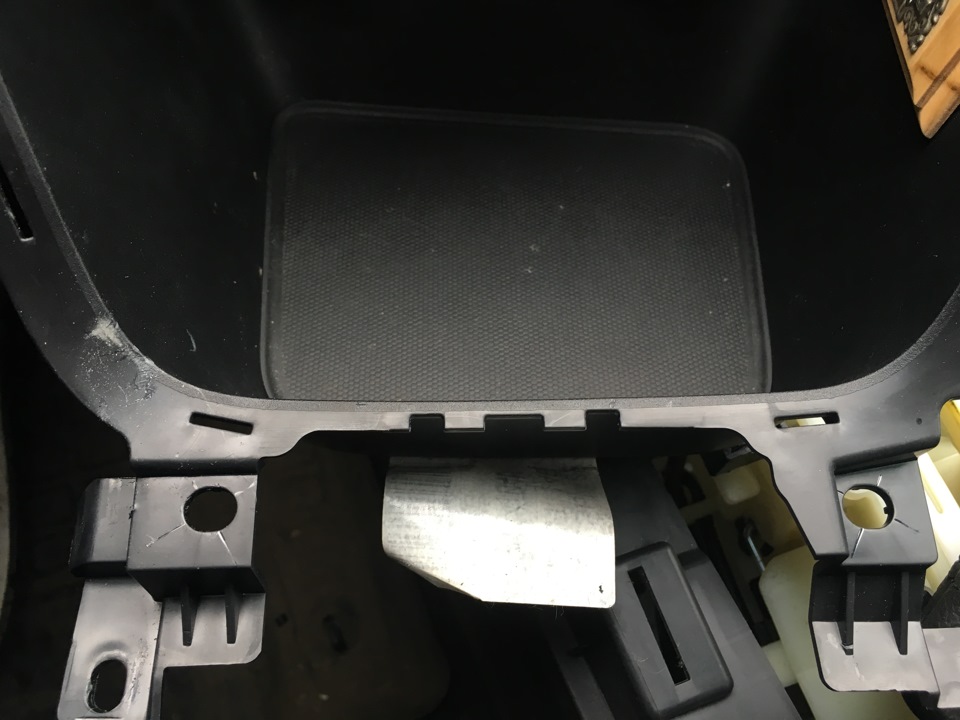 Снимаем сломанную накладку — KIA Ceed (2G)