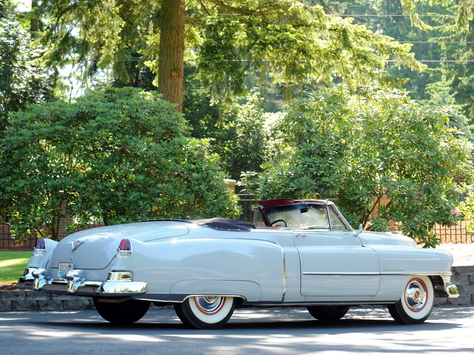 Автомобиль cadillac 1962 года