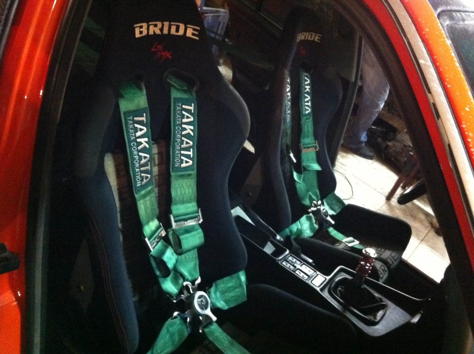 Jdm takata. Takata машина. Takata toyota. Takata наклейка. Bride low max с ремнями.