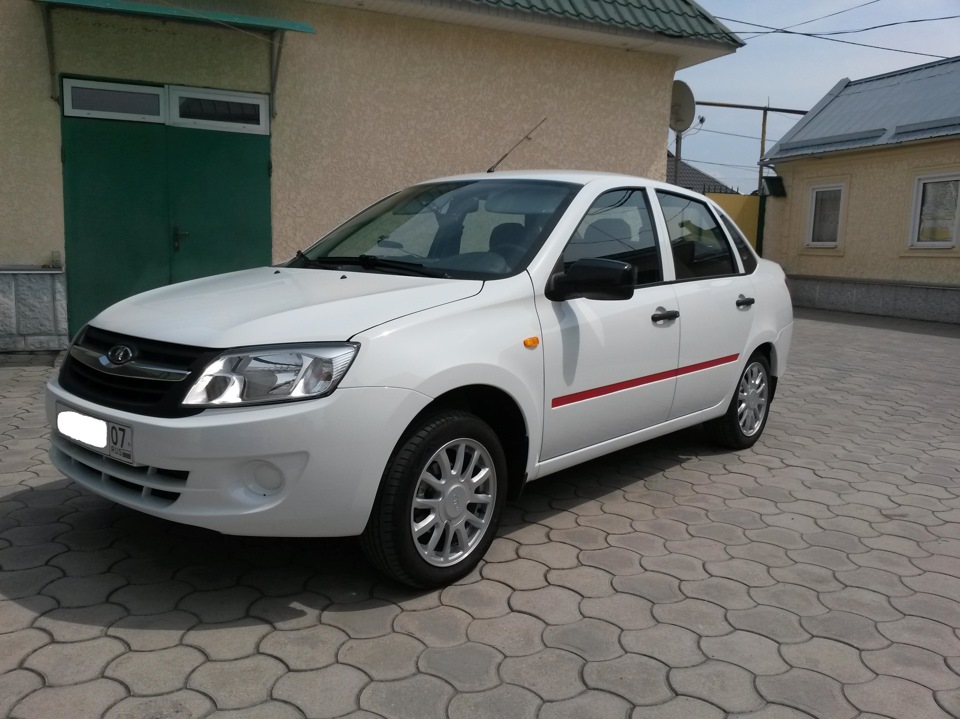 Красная полосочка — Lada Гранта (1G), 1,6 л, 2014 года | просто так ...