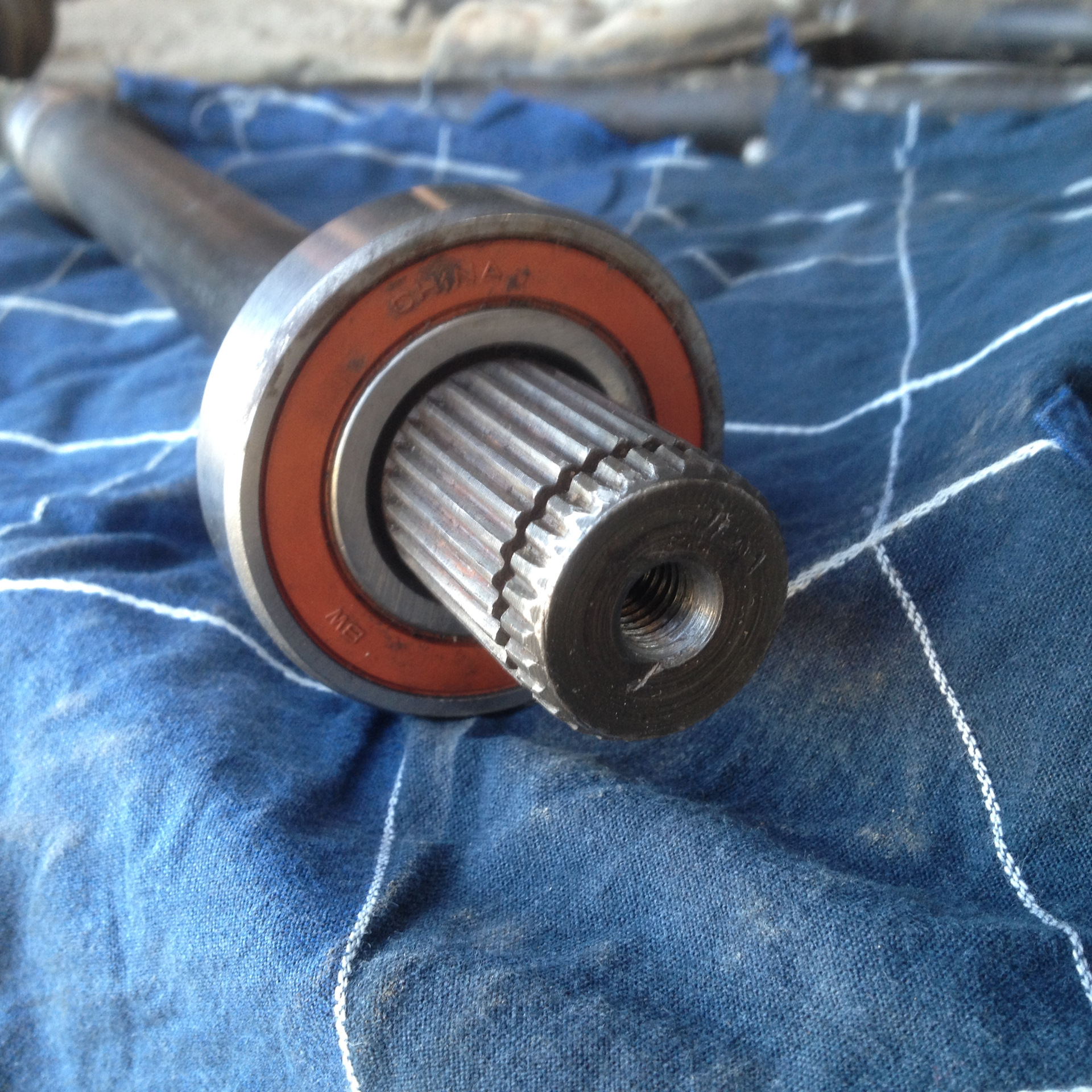 Шрус внутренний лансер 9. Осевой люфт в шрусе. Люфт шруса. Люфт шруса. Вал приводной правый шрус hyundai ix35.