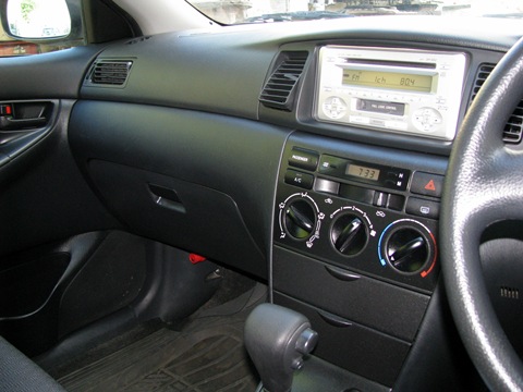 Interior and trunk photo - Toyota Allex 15 L 2004