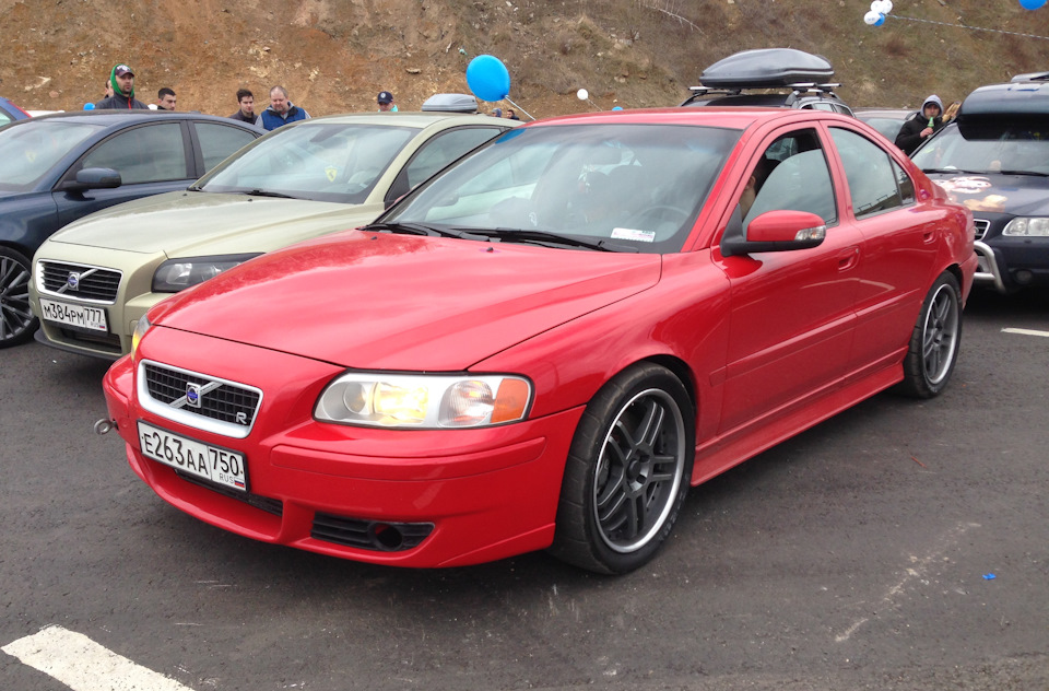 Изящный Volvo S60 R — Volvo V50