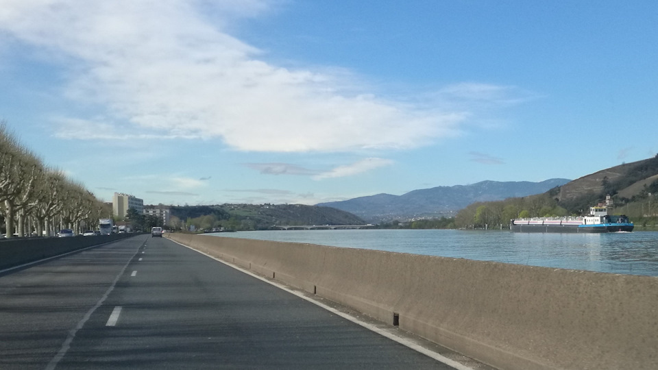 Похоже что это та же самая баржа, что и на первой фотографии :) — Audi A4 (B9)