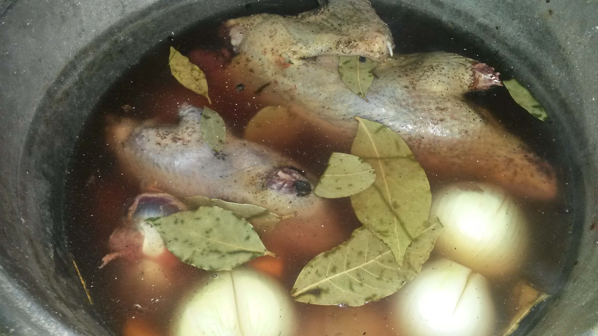 Суп из утки на природе