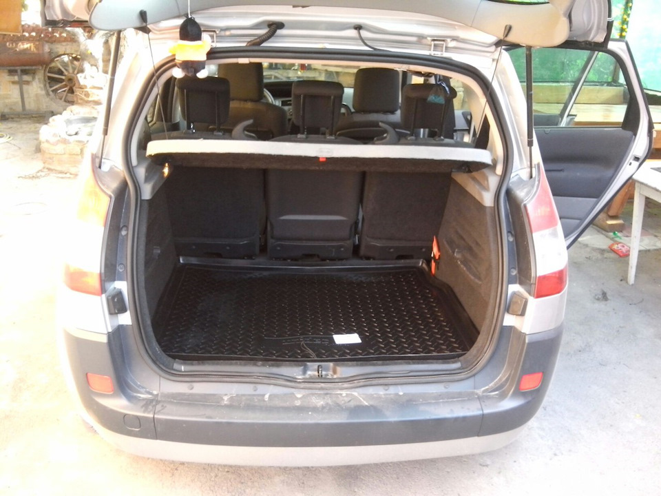 Килимок(корито) в багажник) — Renault Scenic II, 1,5 л, 2005 года ...
