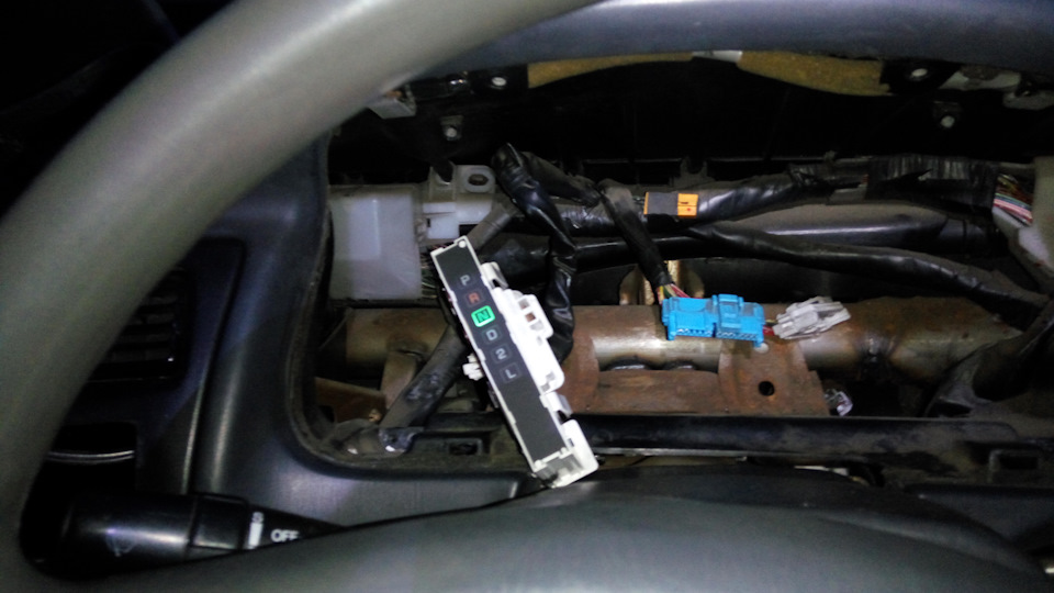 Пищалка заднего хода и лампочка нейтралки — Toyota Sprinter (100), 1,5 ...