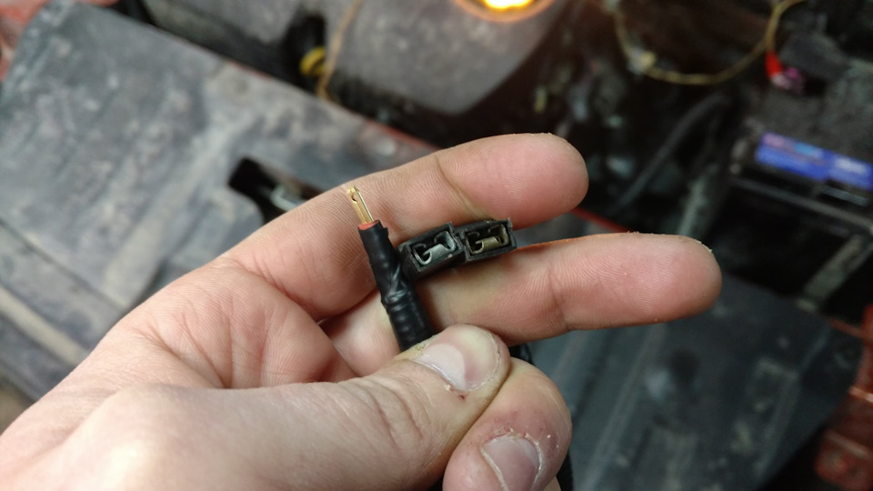 Один папа (в родную фишку) и две мамы на волговские сигналы — Lada Vesta SW Cross (1G)