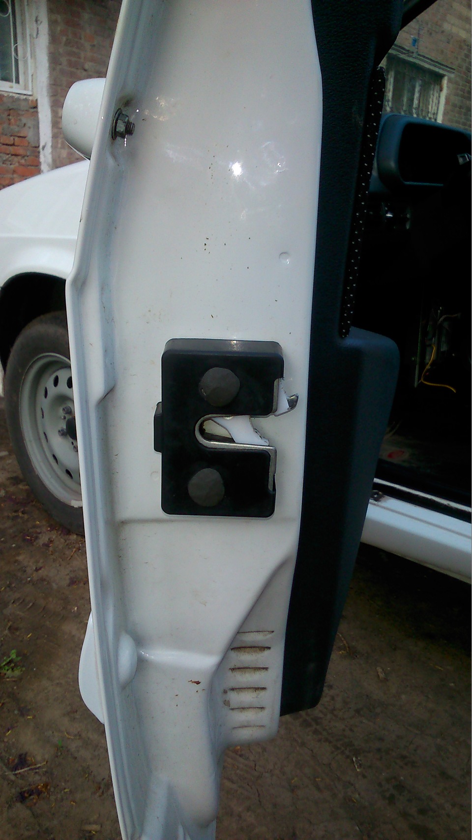 Установка бесшумных замков+чехлы на них — Lada 2114, 1,6 л, 2013 года ...