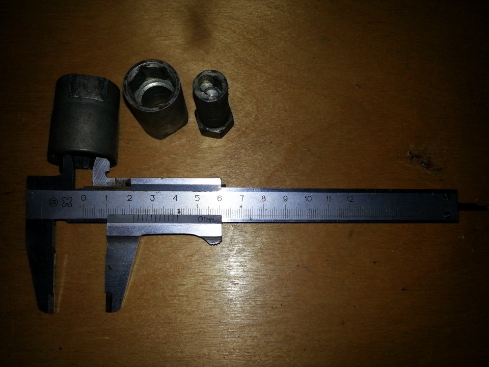 Приспособление для откручивания передних стоек. — Skoda Octavia A5 Mk2 ...