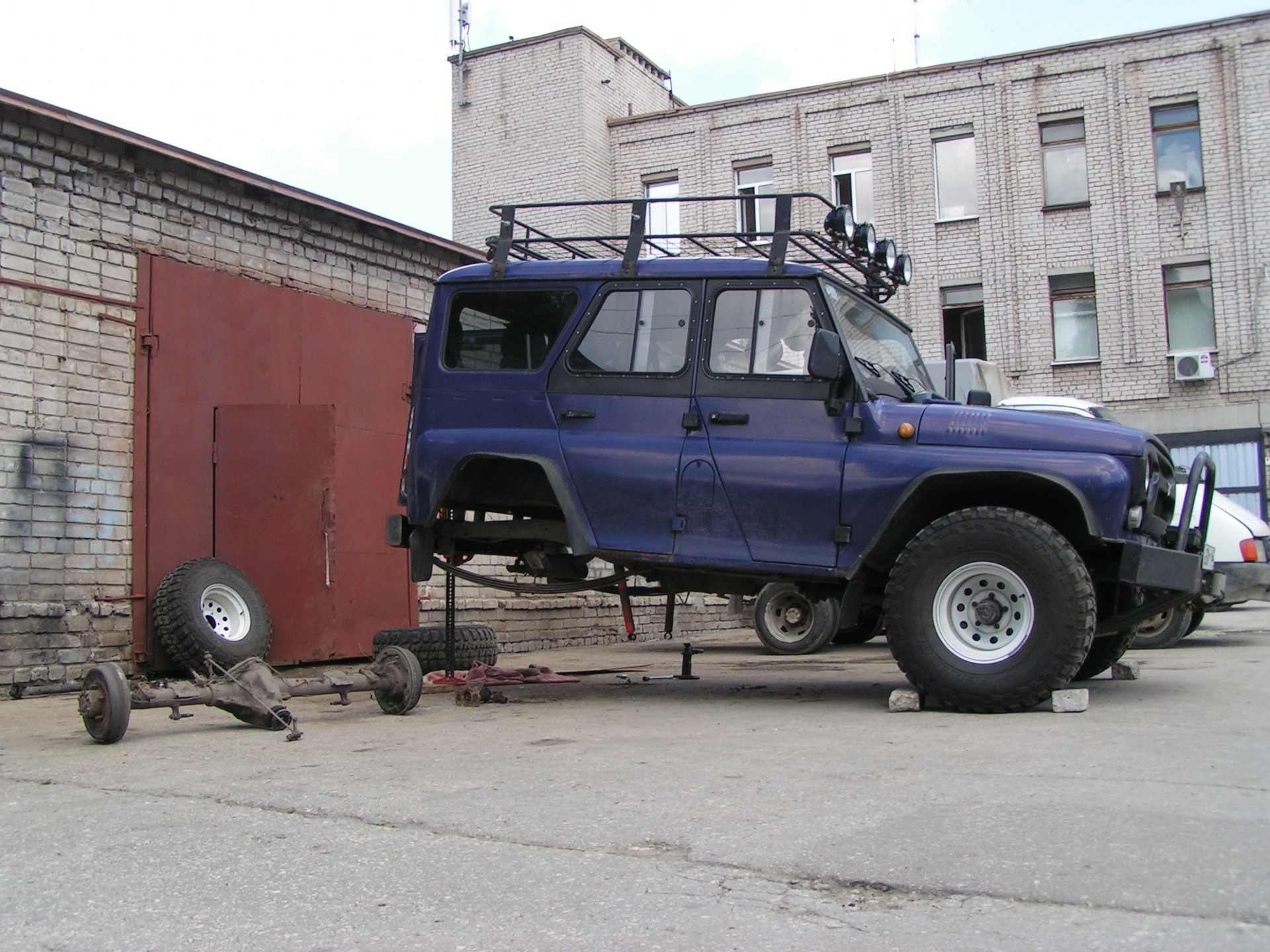 Бампер риф на уаз 3151 лифт кузова. Скрытая лебедка на уаз 469. Установка хантер. Уаз хантер мосты 2011 года. Задний силовой бампер на уаз хантер.