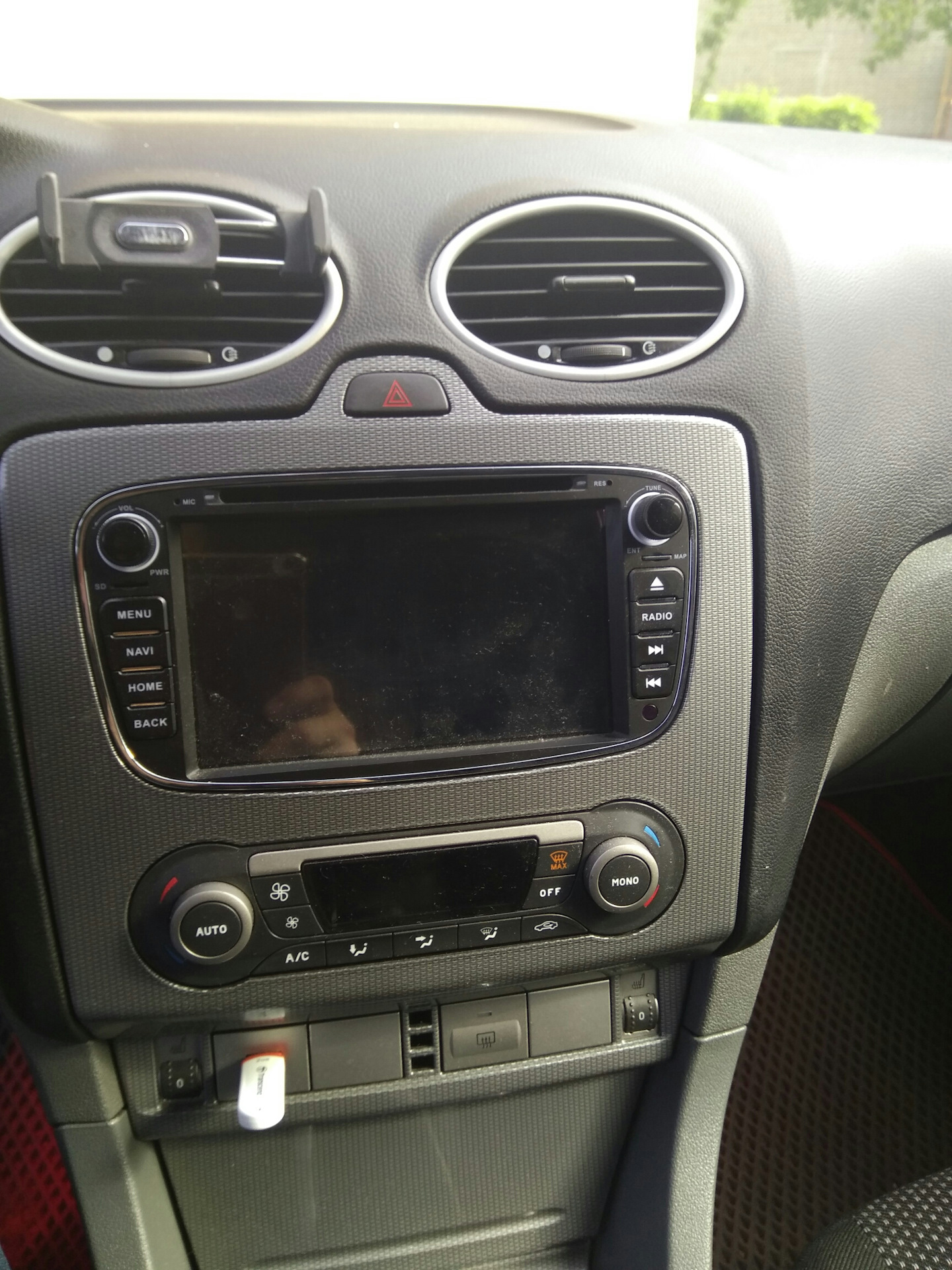 Чёрная кнопка аварийки — Ford Focus II Wagon, 1,8 л, 2009 года ...