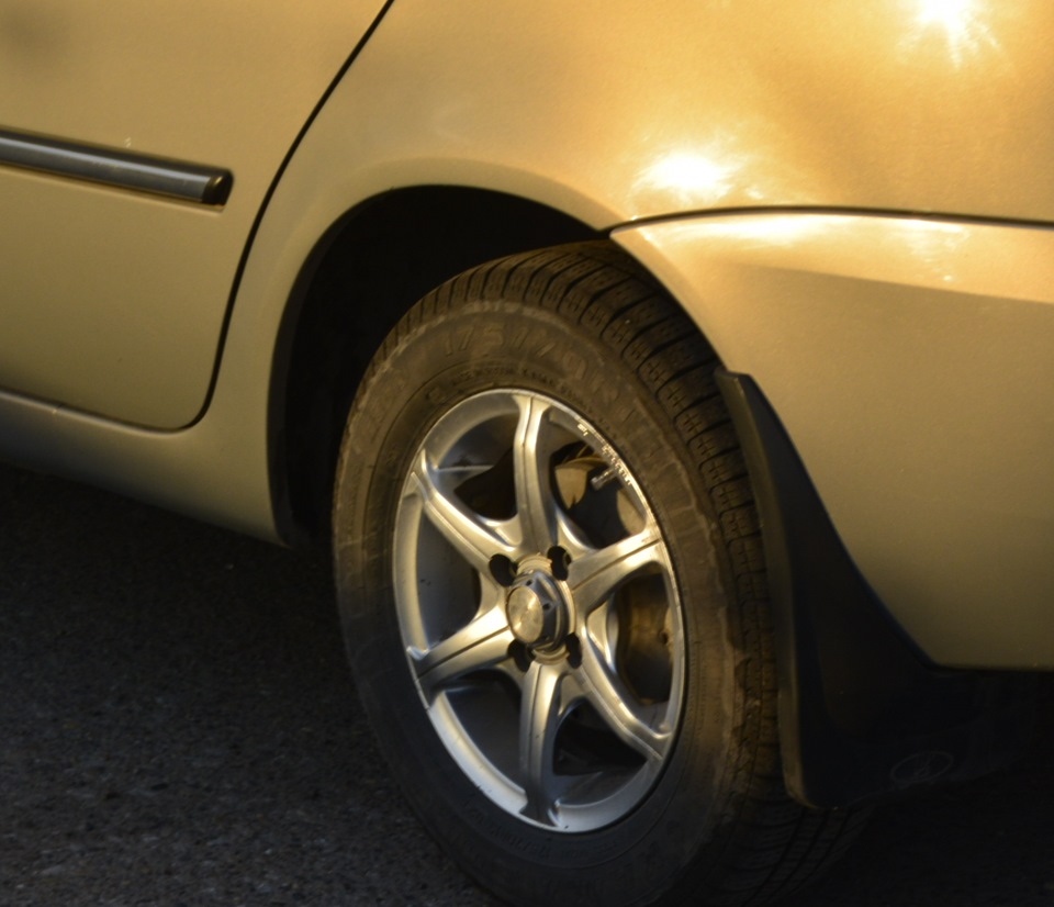 Литые диски Racing Wheels — Lada Калина седан, 1,6 л, 2007 года ...
