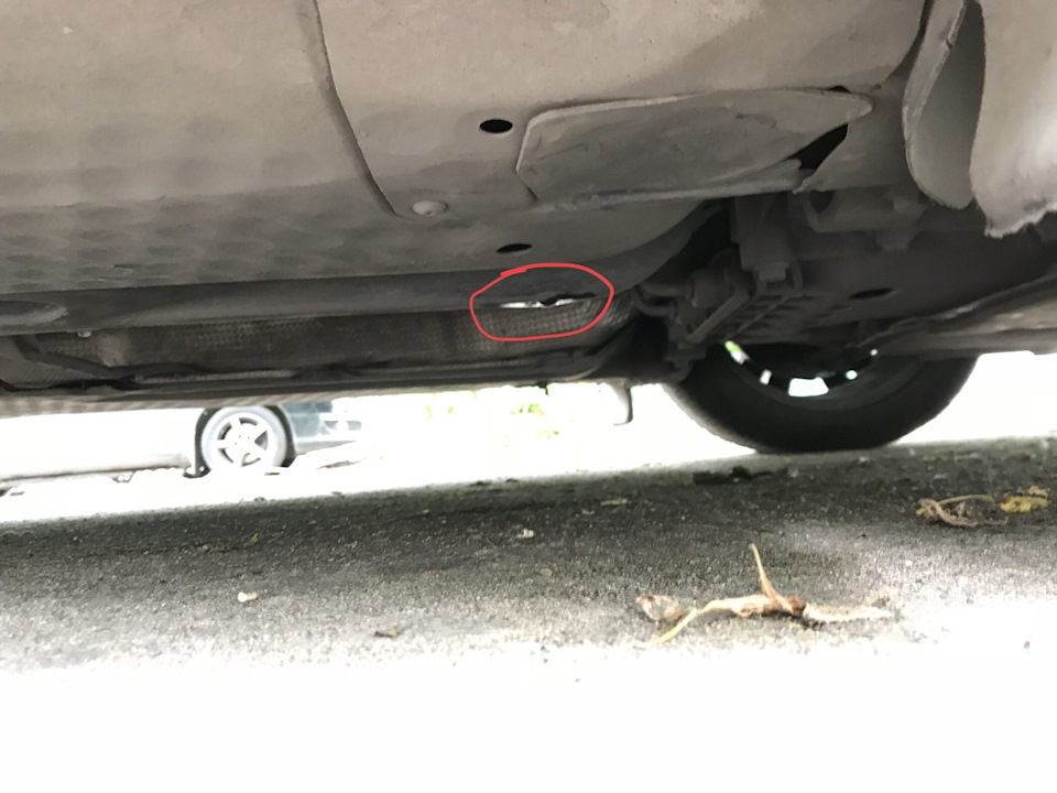 днище веста св кросс. днище cls w219. днищем на бордюр. выхлопная система лада веста св кросс 1. дырявое дно машины.