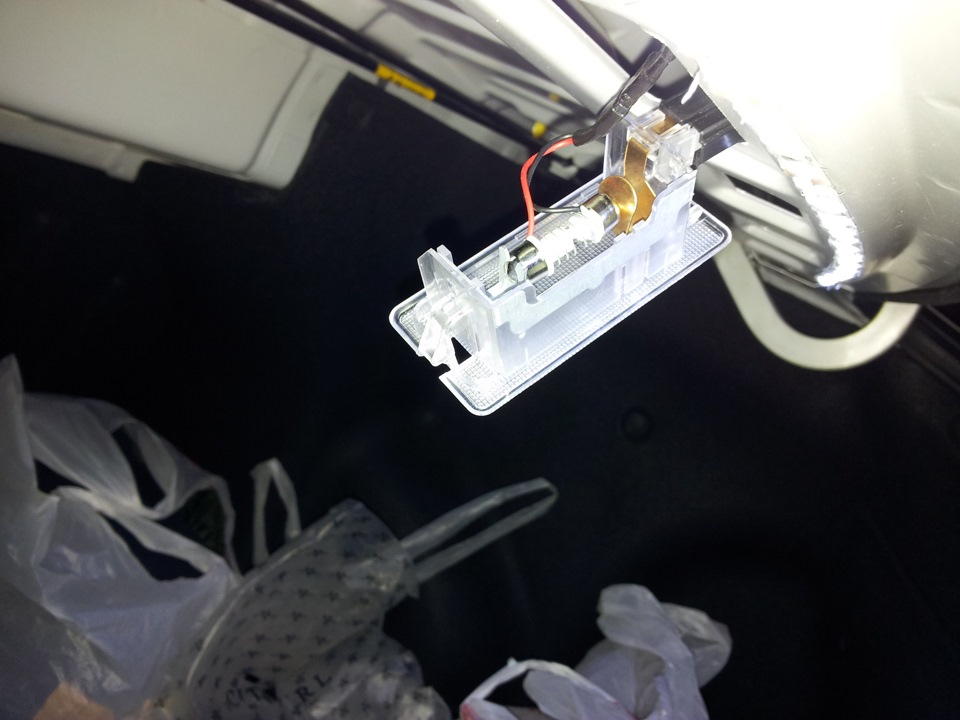 выключатель освещения багажника