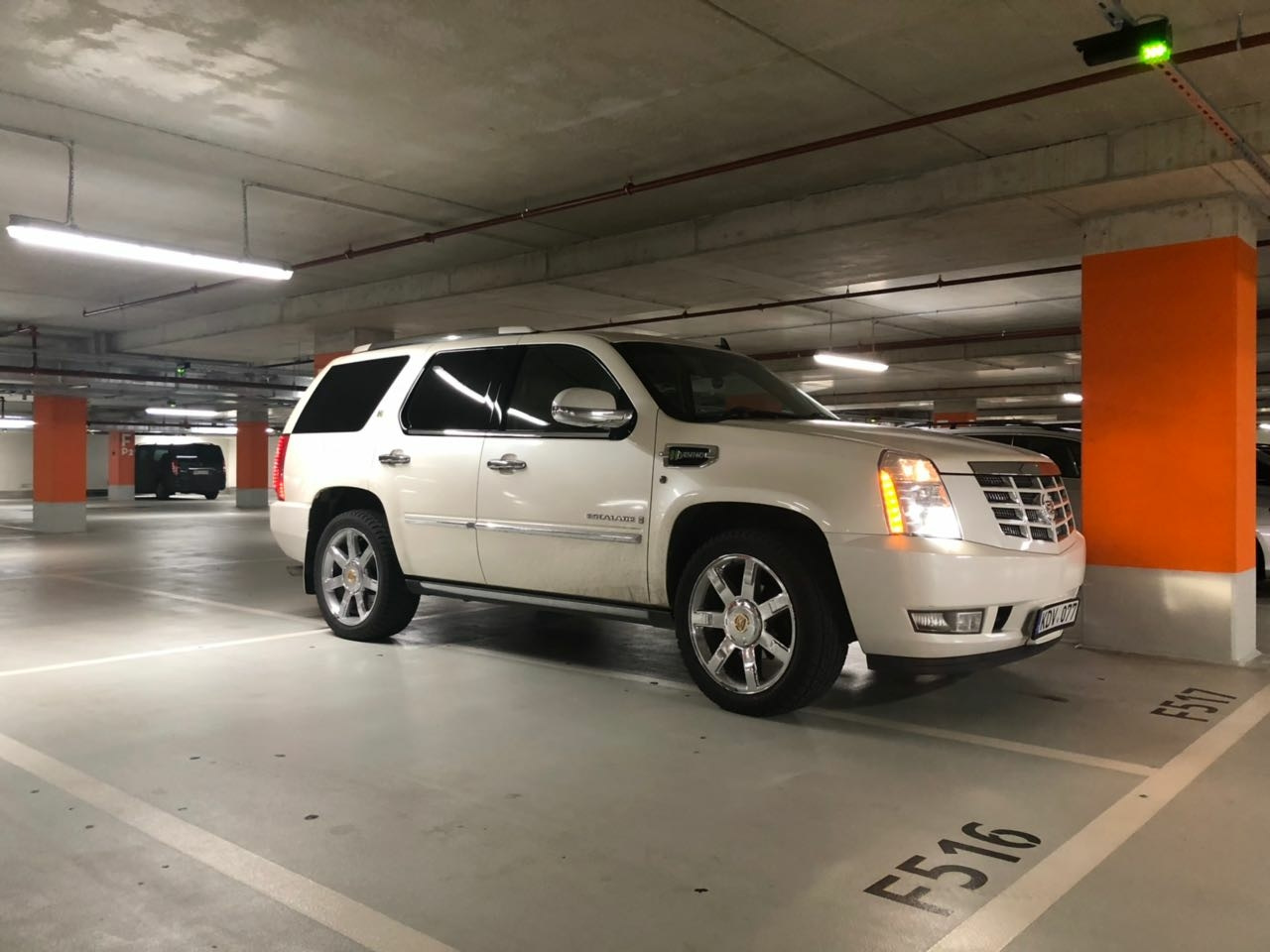 Cadillac Escalade drive2