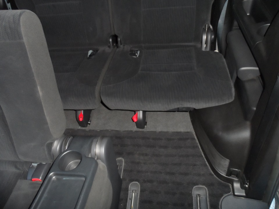 Rear on кнопка в машине nissan serena