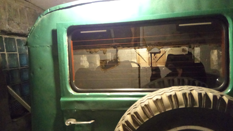 дополнительный стоп-сигнал на заднее стекло — ГАЗ 69, 2,4 л., 1955 года .