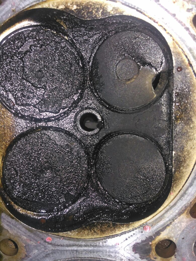 Магнитятся ли клапана. Магнитятся ли клапана. Пяток вентилей урал. Загнуло клапана ер6. Клапана приора 126 двигатель.