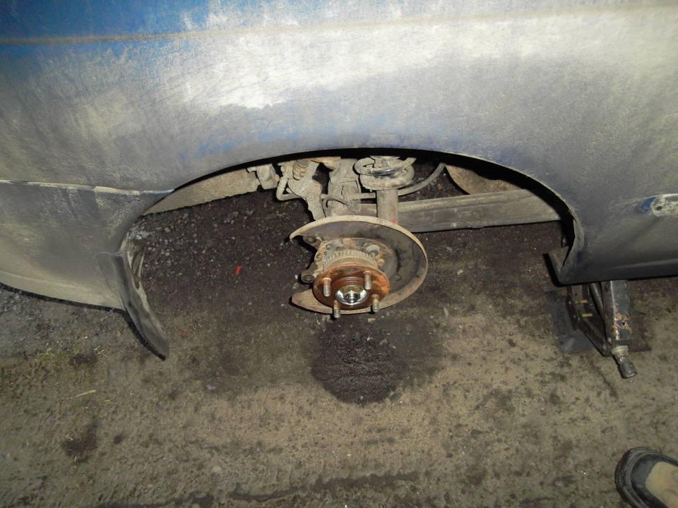 Задняя ступица с подшипником . — Nissan Almera I (N15), 1,4 л, 2000 ...