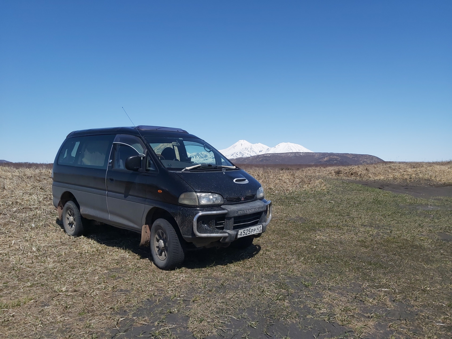 Mitsubishi l400. Mitsubishi Delica степь. Митсубиси l400 фото. Митсубиси Делика гиф.