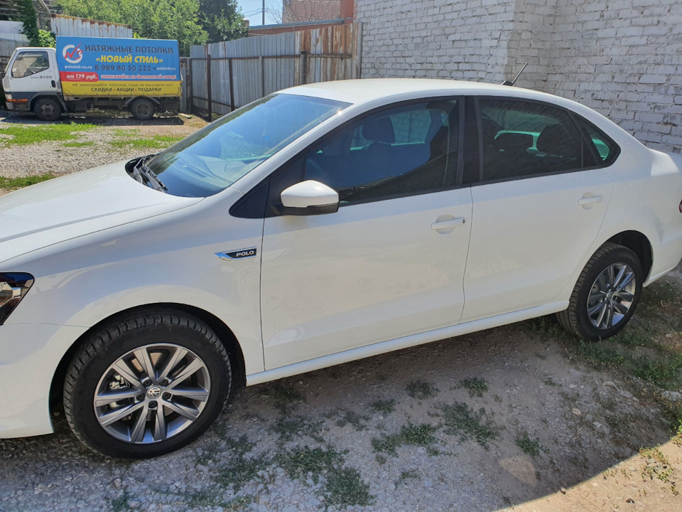 Sun control green. Тонировка 50% Volkswagen Polo sedan. Sun Control Nr Green 50. Тонировка Инфинити поло седан.