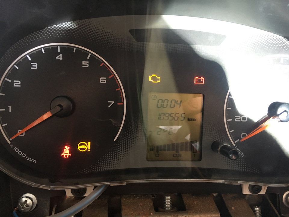 Датчик температуры наружного воздуха и шаровая — Lada Гранта (1G), 1,6 ...