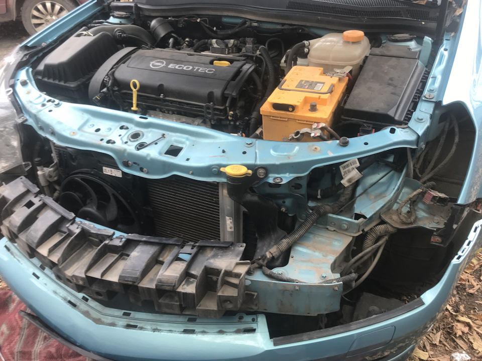 Замена ламп ближнего света — Opel Astra H GTC, 1,8 л, 2011 года ...