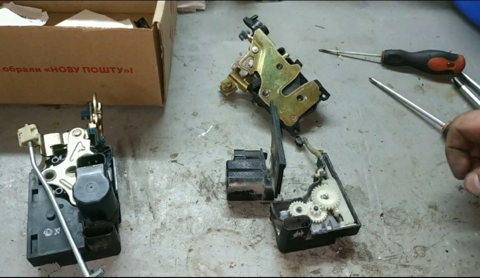 bgAAAgCineA 960 актуатор замка двери шевроле авео т250