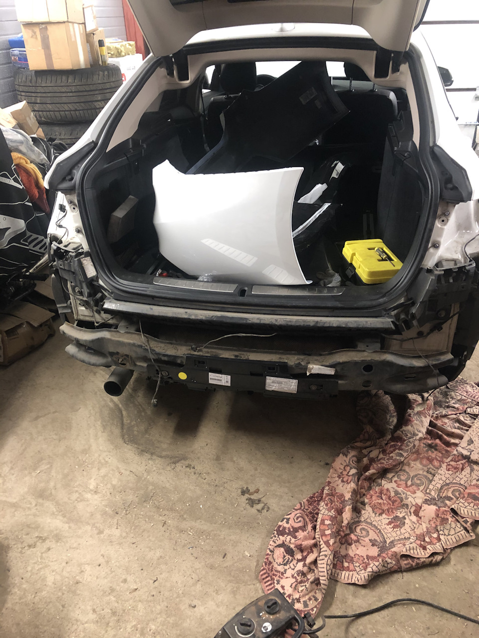 Ржавчина на рамке окна. — Lada Гранта, 1,6 л, 2015 года | наблюдение ...