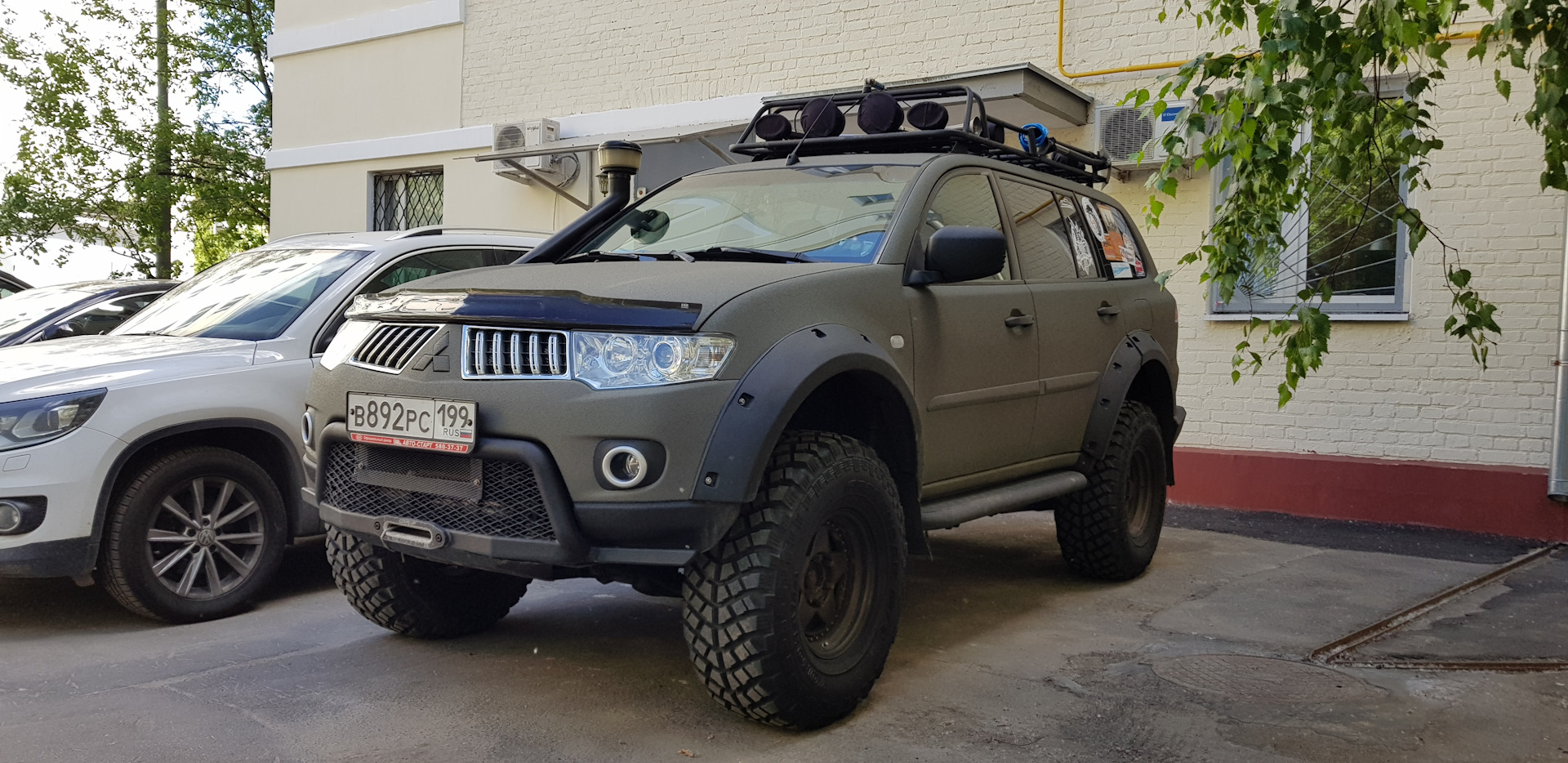 Mitsubishi Pajero Sport на 35 колесах