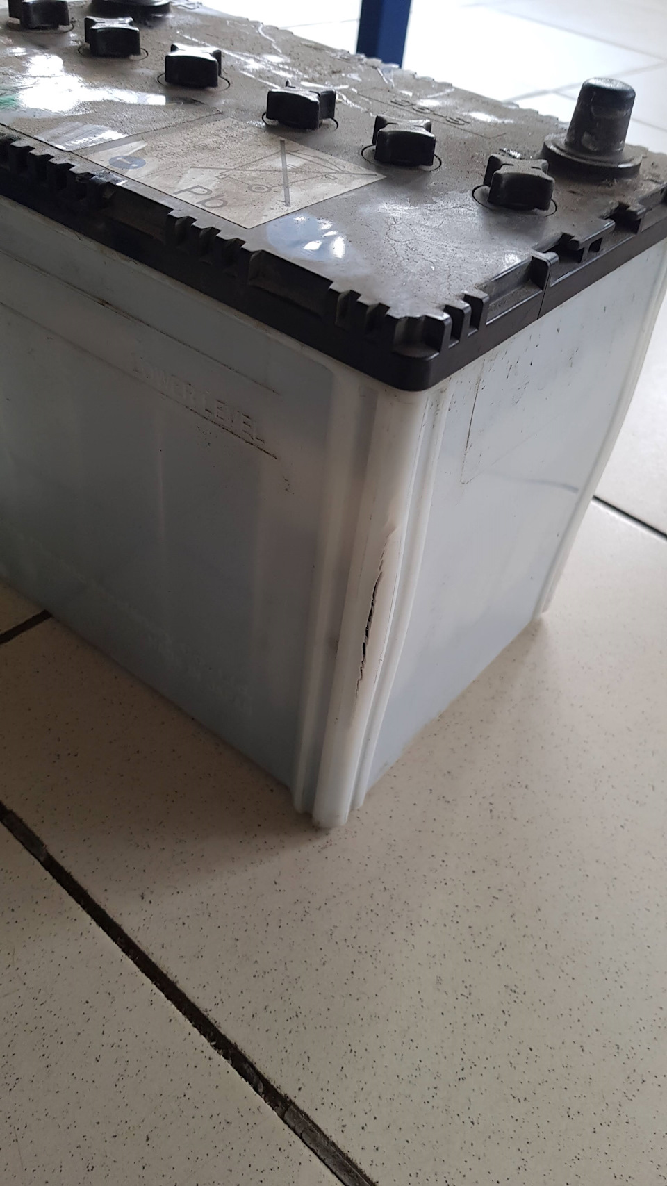 Поменял аккумулятор — Infiniti q50, 2 л, 2014 года | визит на сервис ...